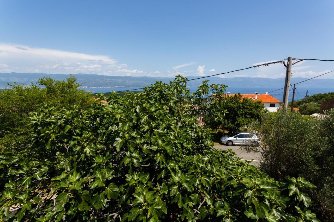 Apartmani Vrsek Vrbnik Exterior foto